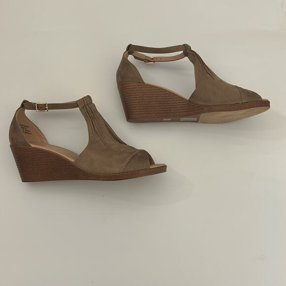 CLEARANCE NIB Journee Collection Kedzie Ankle Strap Center Cut Wedges Size 9 - Picture 4 of 8